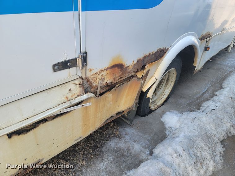 image for item LV9403 2008 Chevrolet C4500  shuttle bus