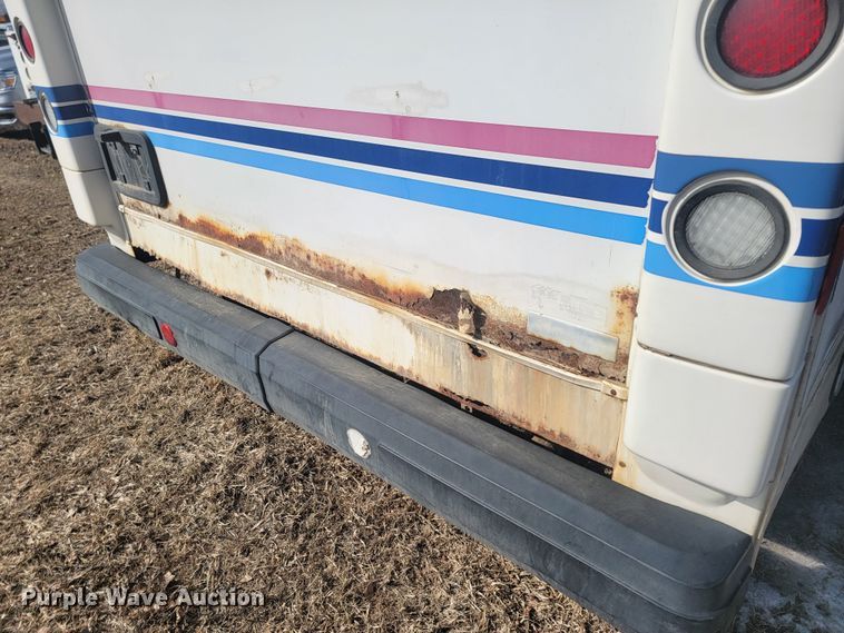 image for item LV9403 2008 Chevrolet C4500  shuttle bus