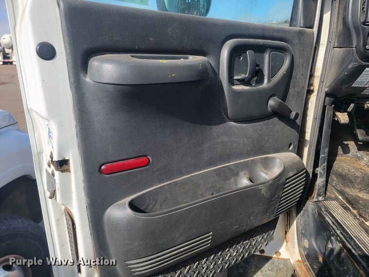 image for item LV9403 2008 Chevrolet C4500  shuttle bus