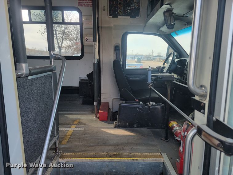 image for item LV9403 2008 Chevrolet C4500  shuttle bus