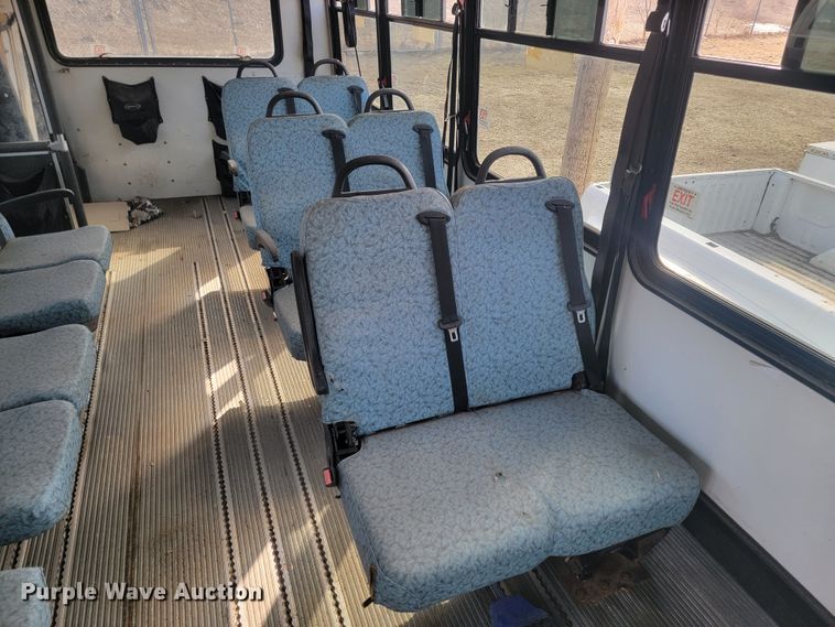 image for item LV9403 2008 Chevrolet C4500  shuttle bus