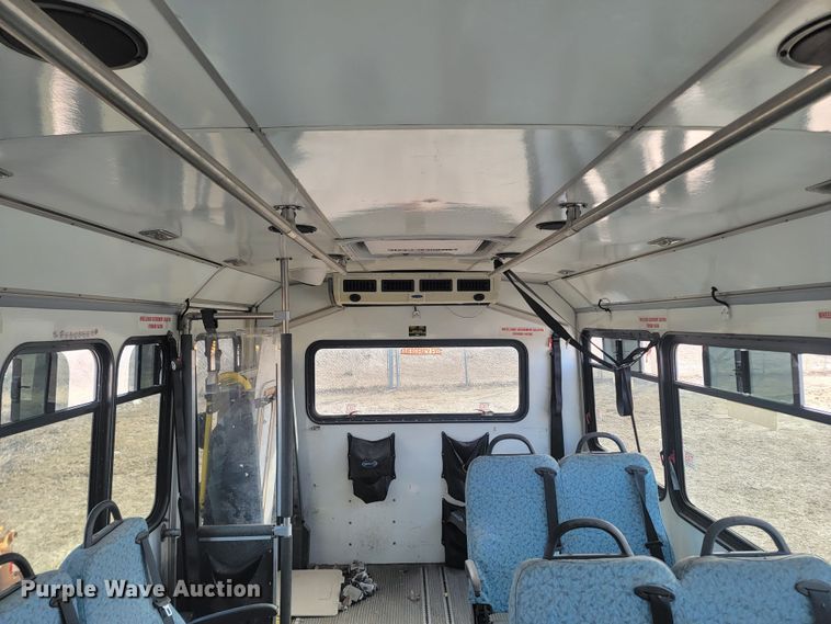 image for item LV9403 2008 Chevrolet C4500  shuttle bus