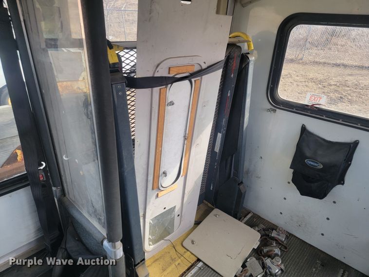 image for item LV9403 2008 Chevrolet C4500  shuttle bus