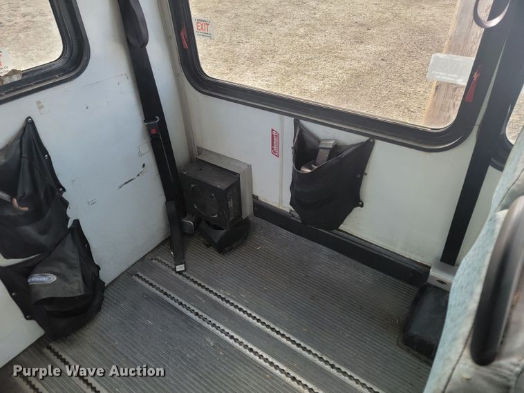 image for item LV9403 2008 Chevrolet C4500  shuttle bus