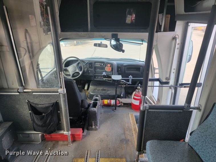 image for item LV9403 2008 Chevrolet C4500  shuttle bus