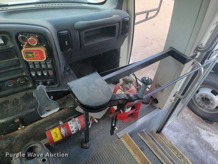 image for item LV9403 2008 Chevrolet C4500  shuttle bus