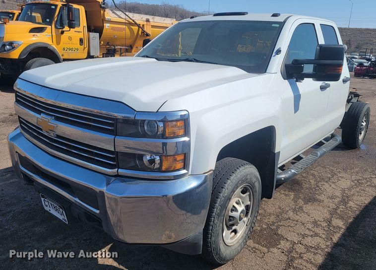 image for item LV9406 2017 Chevrolet Silverado 2500HD  Double Cab pickup truck cab and chassis