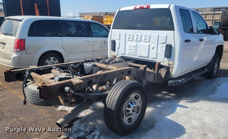 image for item LV9406 2017 Chevrolet Silverado 2500HD  Double Cab pickup truck cab and chassis