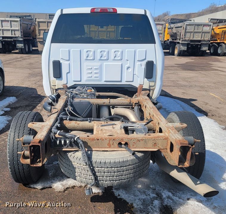 image for item LV9406 2017 Chevrolet Silverado 2500HD  Double Cab pickup truck cab and chassis