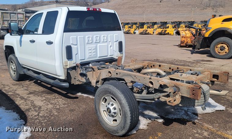 image for item LV9406 2017 Chevrolet Silverado 2500HD  Double Cab pickup truck cab and chassis