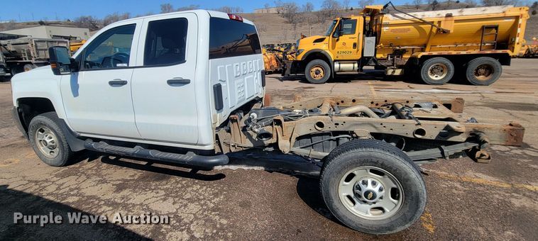 image for item LV9406 2017 Chevrolet Silverado 2500HD  Double Cab pickup truck cab and chassis