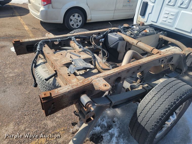 image for item LV9406 2017 Chevrolet Silverado 2500HD  Double Cab pickup truck cab and chassis