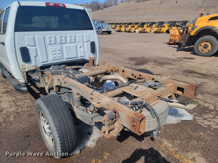 image for item LV9406 2017 Chevrolet Silverado 2500HD  Double Cab pickup truck cab and chassis