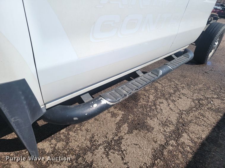 image for item LV9406 2017 Chevrolet Silverado 2500HD  Double Cab pickup truck cab and chassis