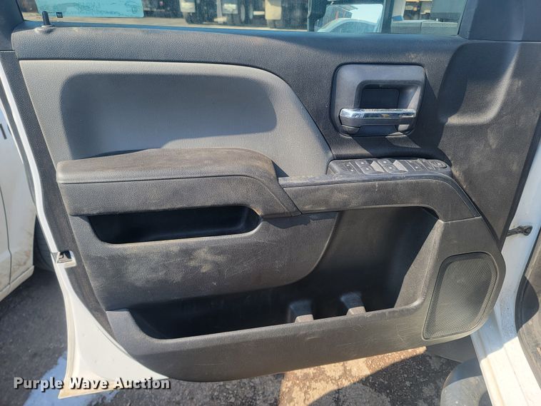 image for item LV9406 2017 Chevrolet Silverado 2500HD  Double Cab pickup truck cab and chassis