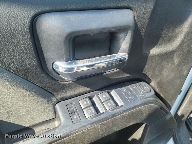 image for item LV9406 2017 Chevrolet Silverado 2500HD  Double Cab pickup truck cab and chassis