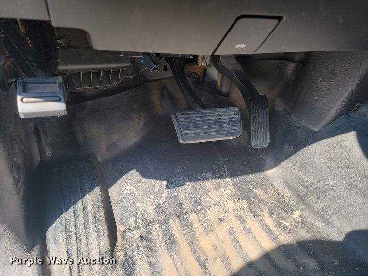 image for item LV9406 2017 Chevrolet Silverado 2500HD  Double Cab pickup truck cab and chassis