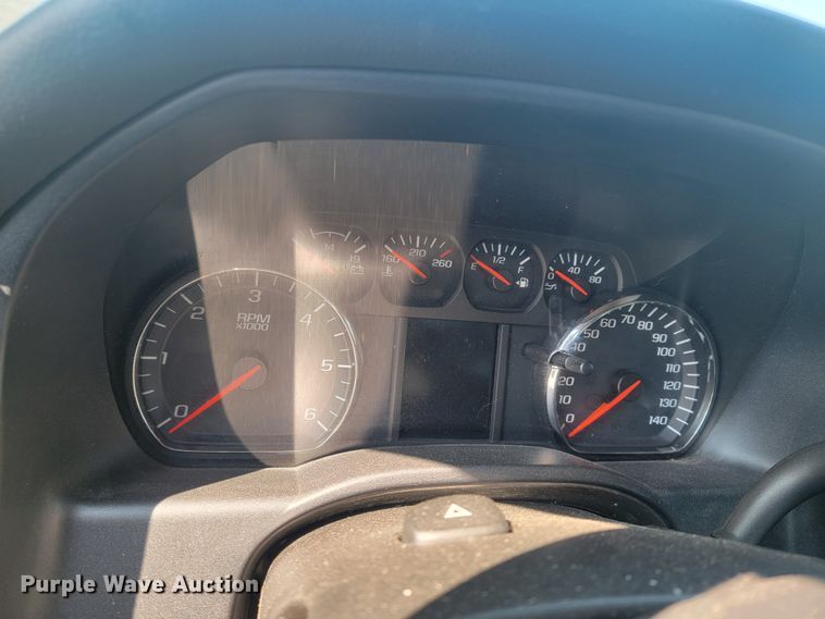 image for item LV9406 2017 Chevrolet Silverado 2500HD  Double Cab pickup truck cab and chassis