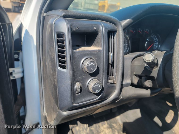 image for item LV9406 2017 Chevrolet Silverado 2500HD  Double Cab pickup truck cab and chassis