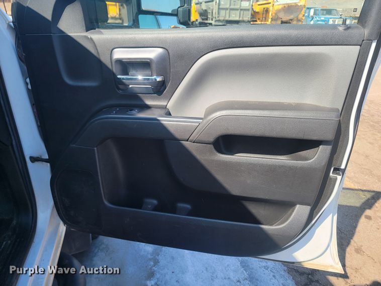 image for item LV9406 2017 Chevrolet Silverado 2500HD  Double Cab pickup truck cab and chassis