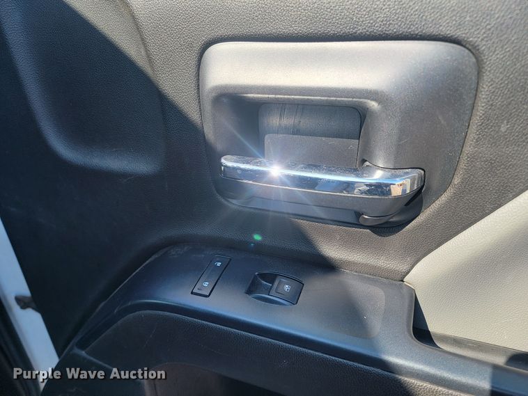 image for item LV9406 2017 Chevrolet Silverado 2500HD  Double Cab pickup truck cab and chassis