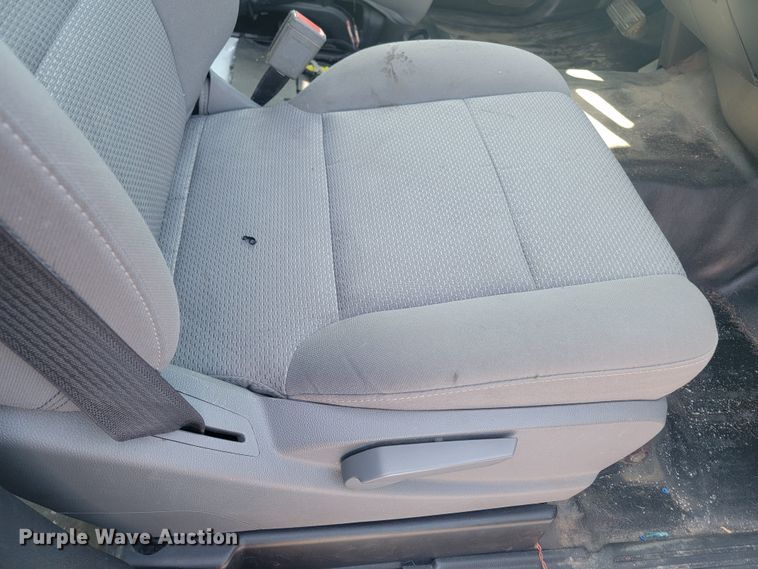 image for item LV9406 2017 Chevrolet Silverado 2500HD  Double Cab pickup truck cab and chassis