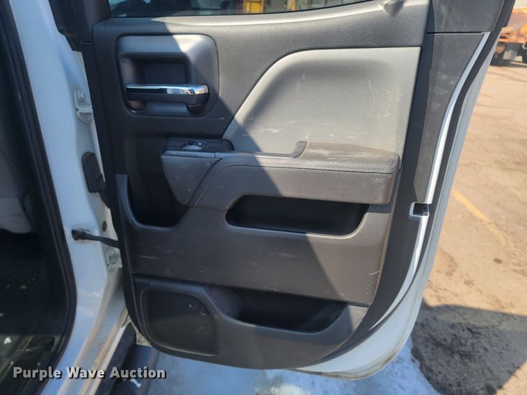 image for item LV9406 2017 Chevrolet Silverado 2500HD  Double Cab pickup truck cab and chassis