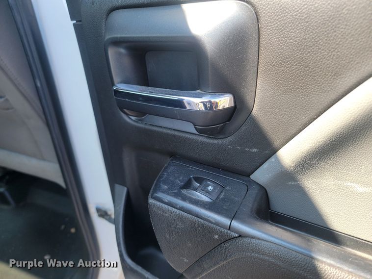 image for item LV9406 2017 Chevrolet Silverado 2500HD  Double Cab pickup truck cab and chassis