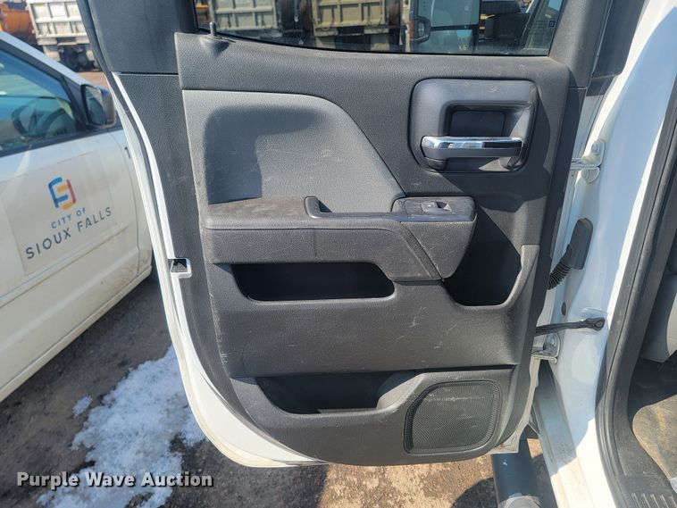 image for item LV9406 2017 Chevrolet Silverado 2500HD  Double Cab pickup truck cab and chassis