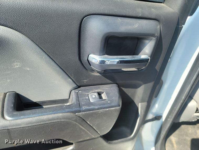 image for item LV9406 2017 Chevrolet Silverado 2500HD  Double Cab pickup truck cab and chassis