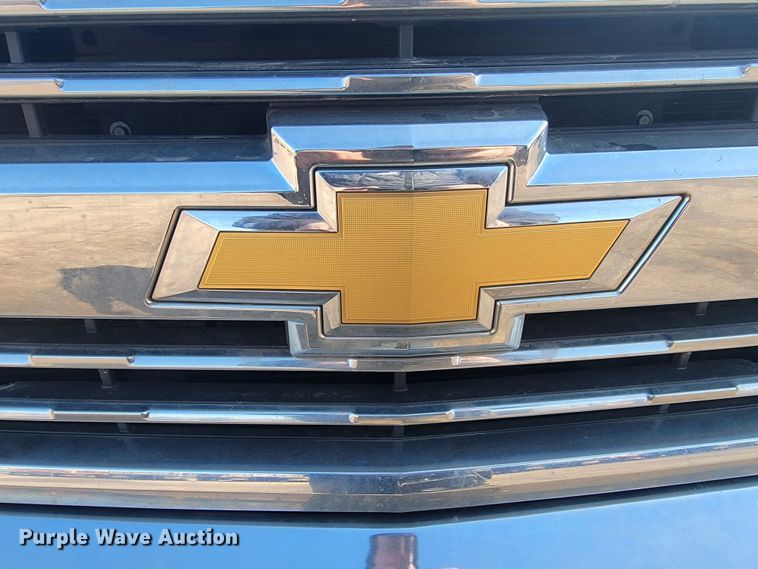 image for item LV9406 2017 Chevrolet Silverado 2500HD  Double Cab pickup truck cab and chassis