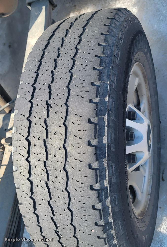 image for item LV9406 2017 Chevrolet Silverado 2500HD  Double Cab pickup truck cab and chassis