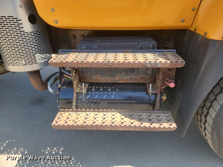 image for item LV9407 2012 International WorkStar 7500  dump truck