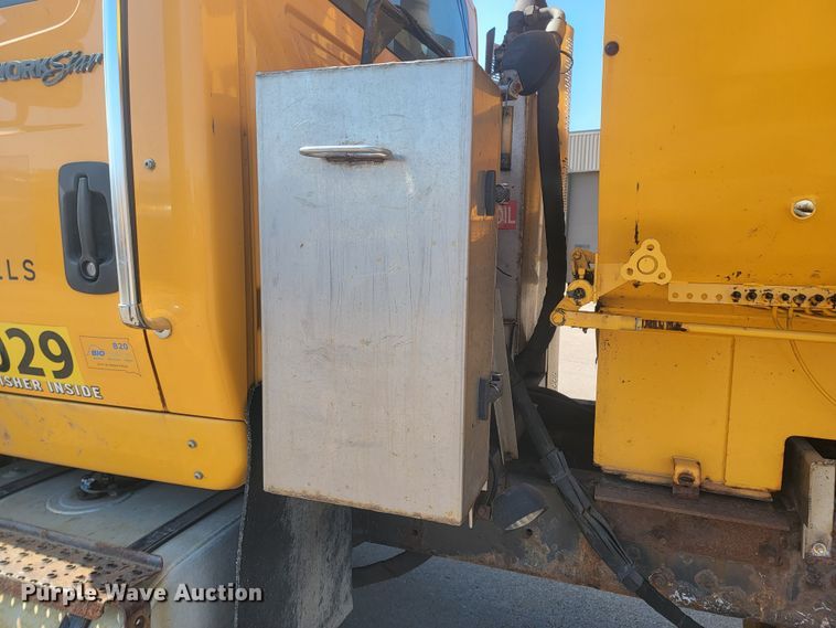 image for item LV9407 2012 International WorkStar 7500  dump truck