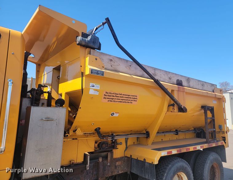 image for item LV9407 2012 International WorkStar 7500  dump truck