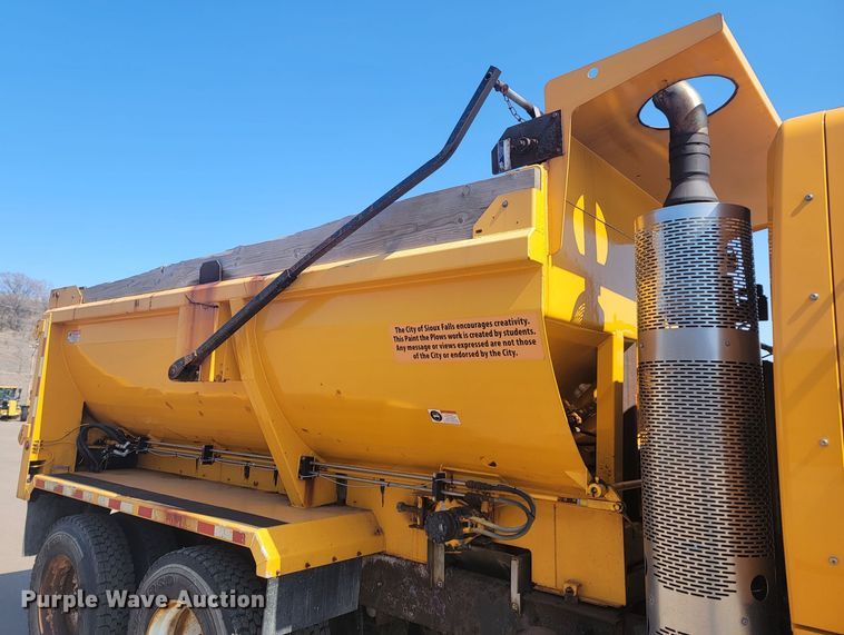 image for item LV9407 2012 International WorkStar 7500  dump truck