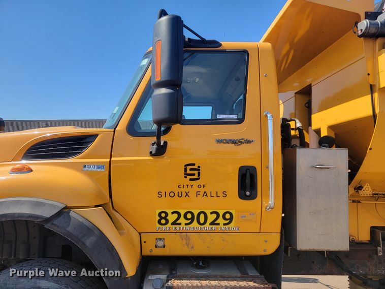 image for item LV9407 2012 International WorkStar 7500  dump truck