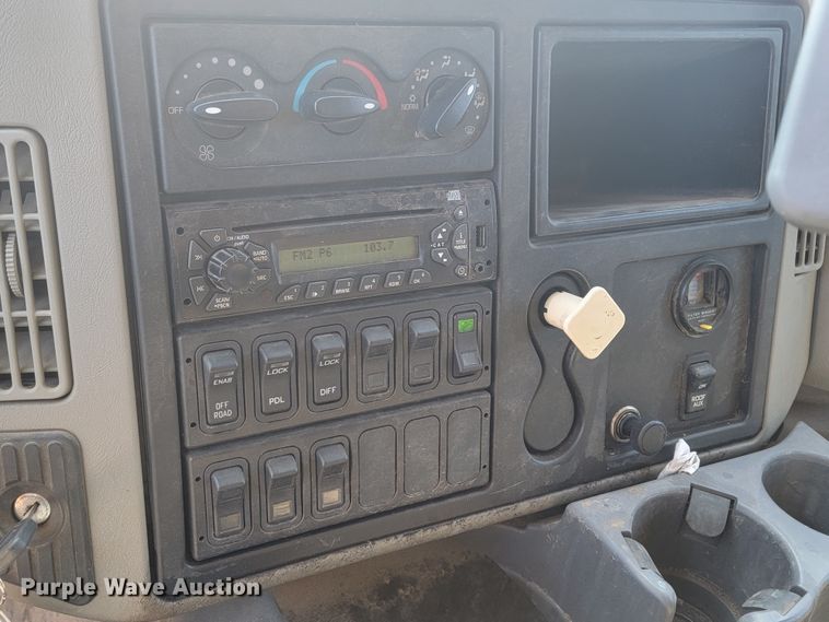 image for item LV9407 2012 International WorkStar 7500  dump truck