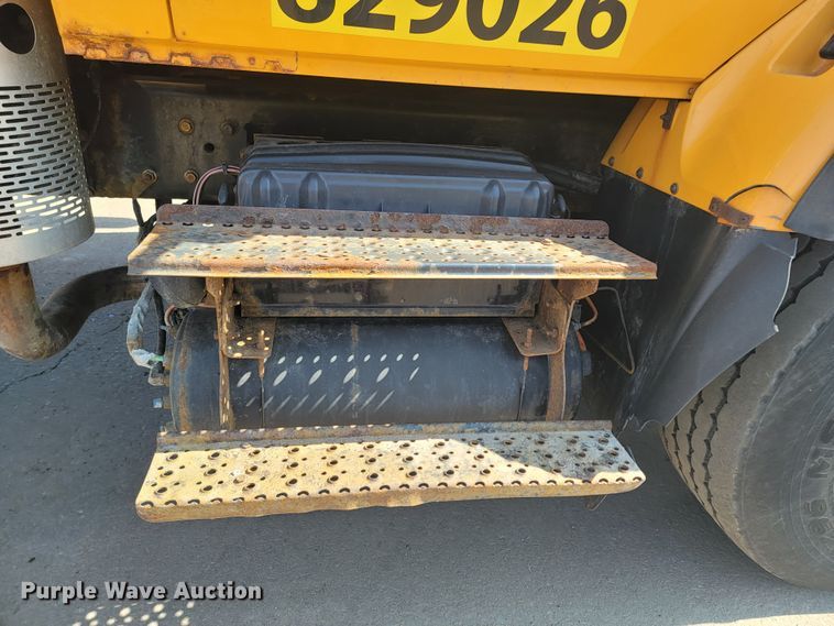 image for item LV9408 2008 International WorkStar 7400  dump truck