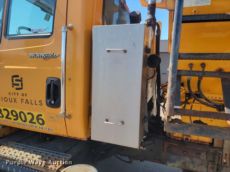 image for item LV9408 2008 International WorkStar 7400  dump truck