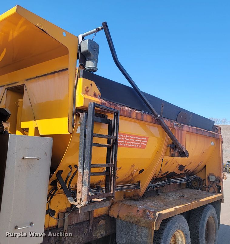 image for item LV9408 2008 International WorkStar 7400  dump truck