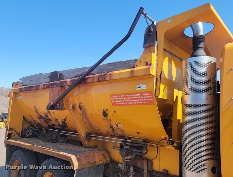 image for item LV9408 2008 International WorkStar 7400  dump truck