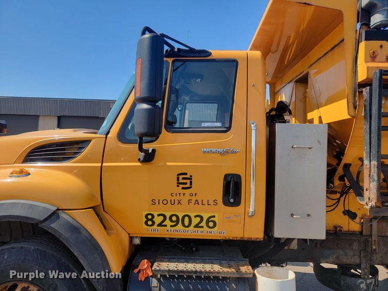 image for item LV9408 2008 International WorkStar 7400  dump truck