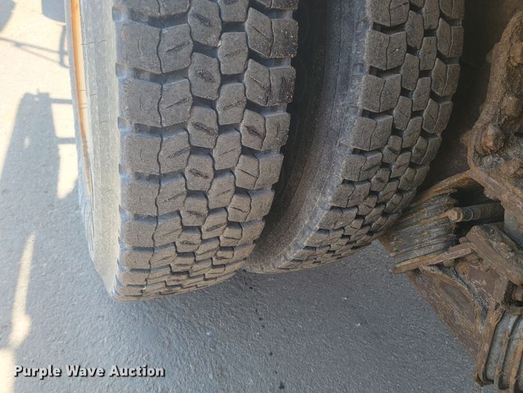 image for item LV9408 2008 International WorkStar 7400  dump truck