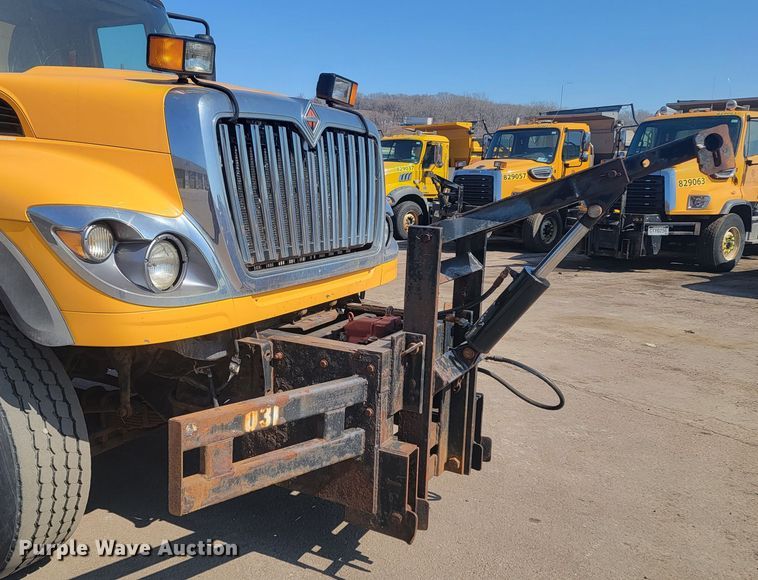 image for item LV9409 2013 International WorkStar 7500  dump truck