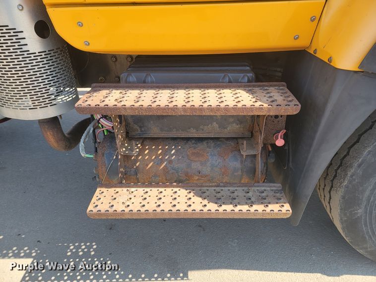 image for item LV9409 2013 International WorkStar 7500  dump truck