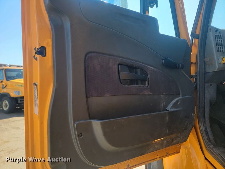 image for item LV9409 2013 International WorkStar 7500  dump truck