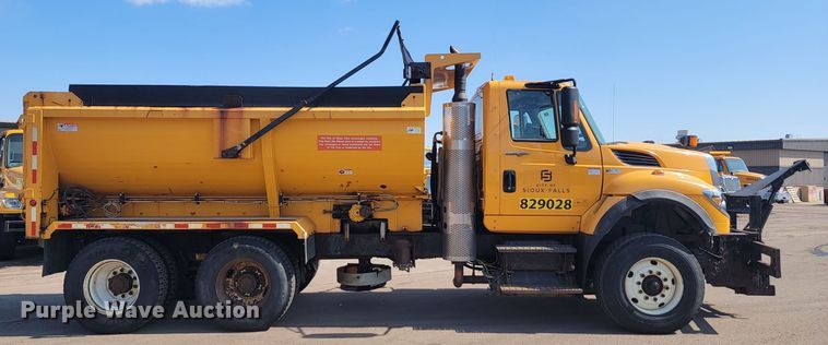image for item LV9411 2012 International WorkStar 7500  dump truck