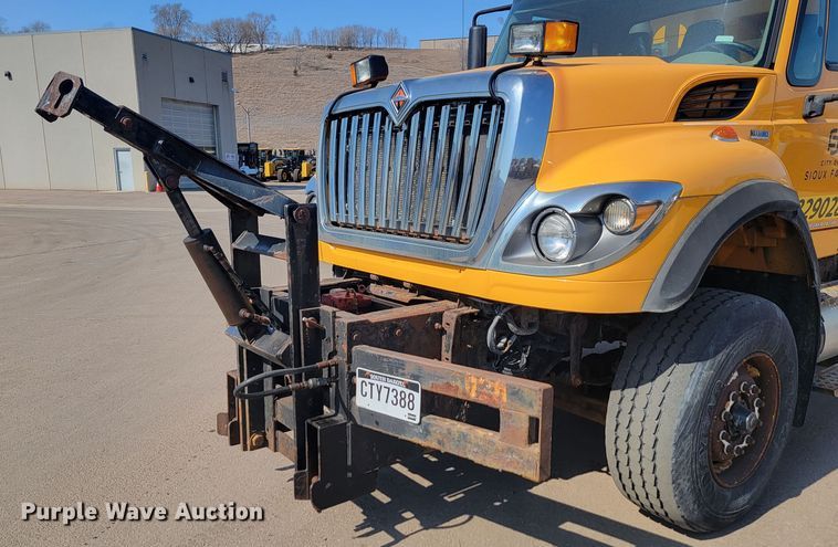 image for item LV9411 2012 International WorkStar 7500  dump truck