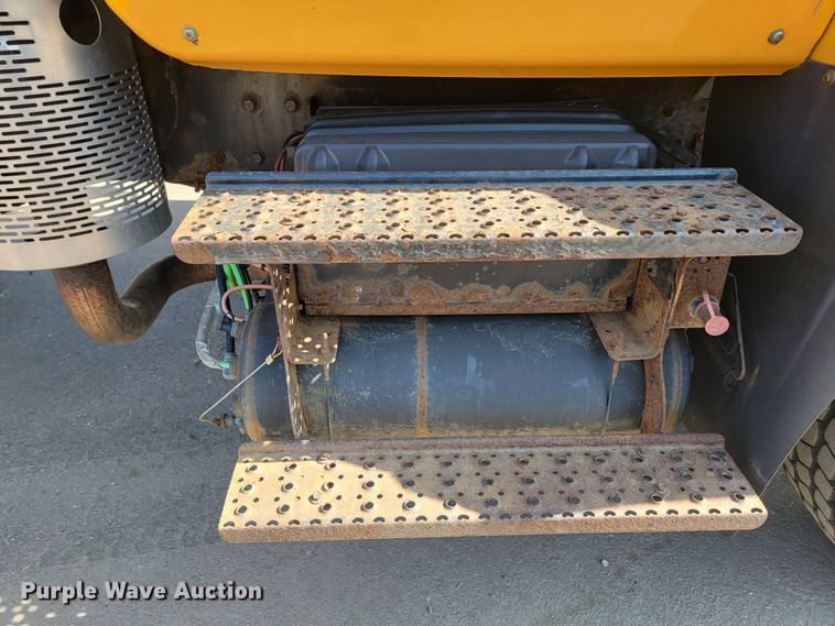 image for item LV9411 2012 International WorkStar 7500  dump truck